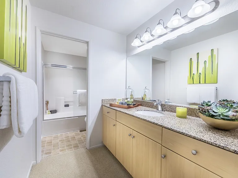 Rancho Monterey Apartment Homes — Photo 11