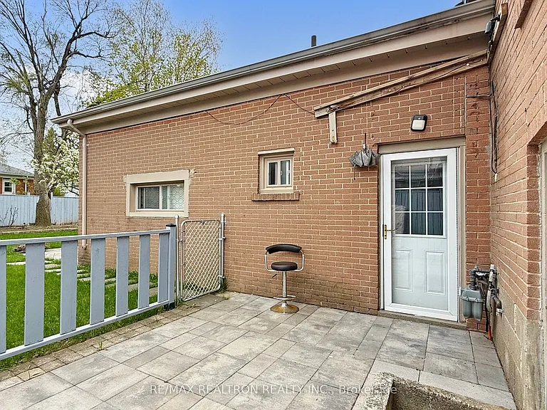 55 Danby Ave #BASEMENT — Photo 26