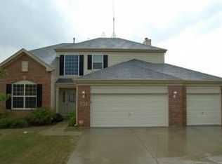 415 Glacier Dr, Streamwood, IL
