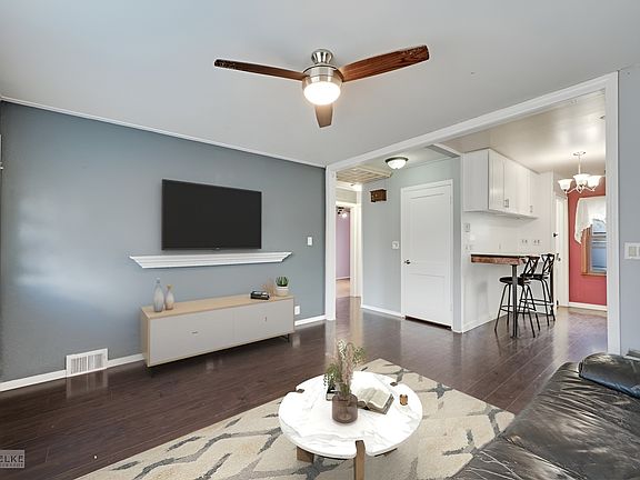5th image of 401 N Elmwood Dr