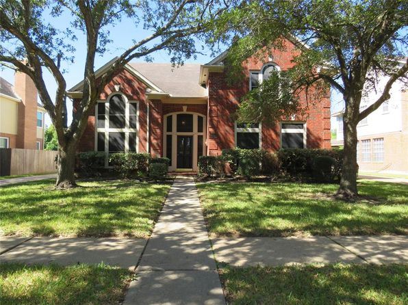 2302 Plantation Bend Dr