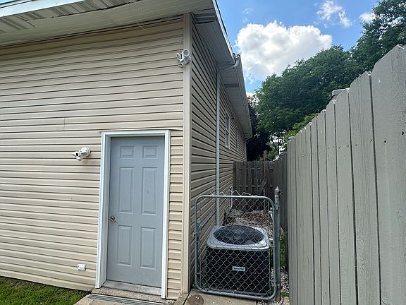 4th image of 9349 S Tulley Ave