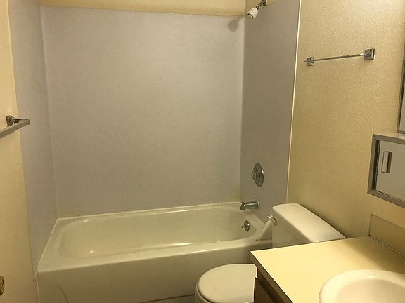 5th image of 710 NE 42nd St #10283600