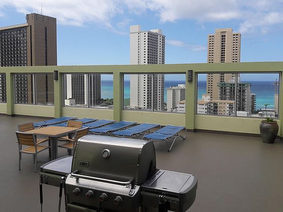Rooftop BBQ area for entertaining. Excellent views of Waikik