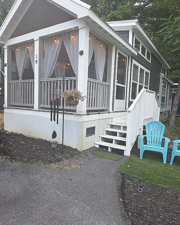 1st image of 18 Smithfield Cir