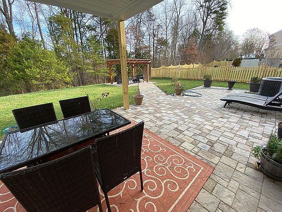 3rd image of 3433 Lilliefield Ln