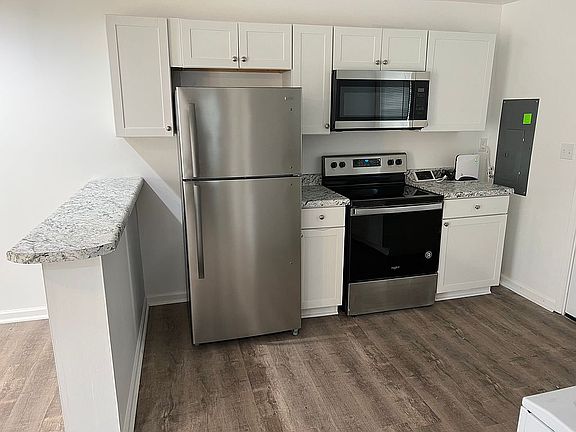 4th image of 839 Pearce St