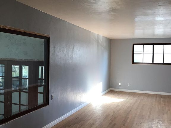Dining room area bay window overlooks the bonus room and backyard patio