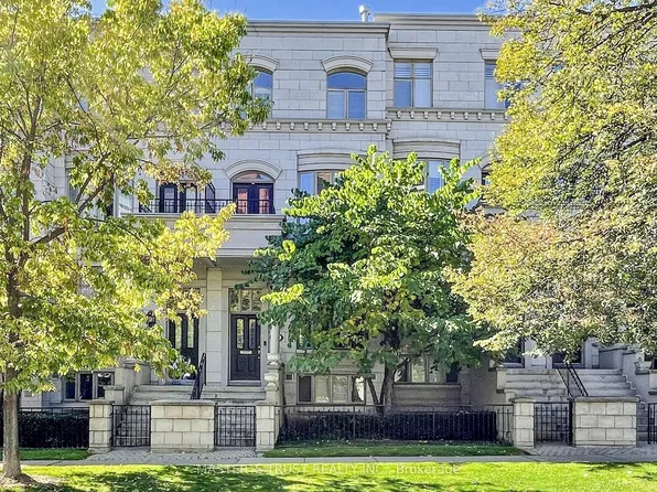 260 Russell Hill Rd #11, Toronto, ON M4V 2T2