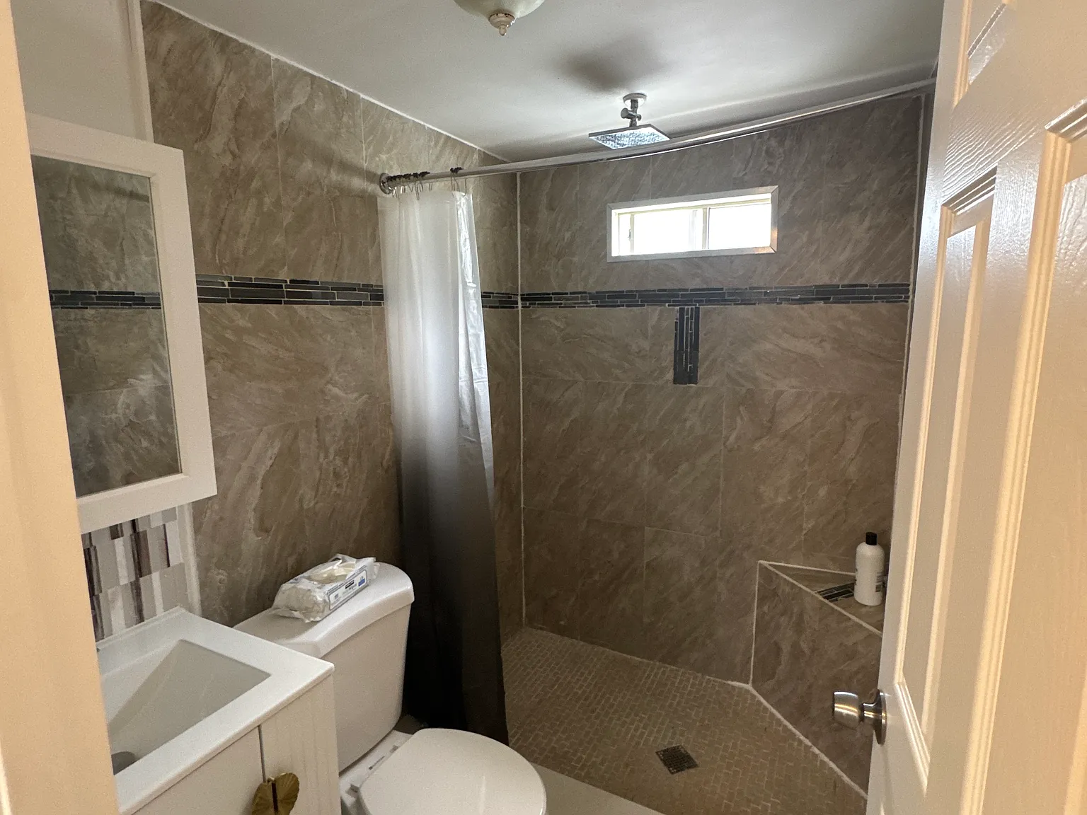 Studio, 200 sqft, $1,620 — Photo 4