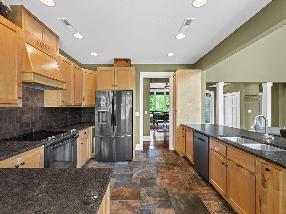 19th image of 3099 Sunset Dr