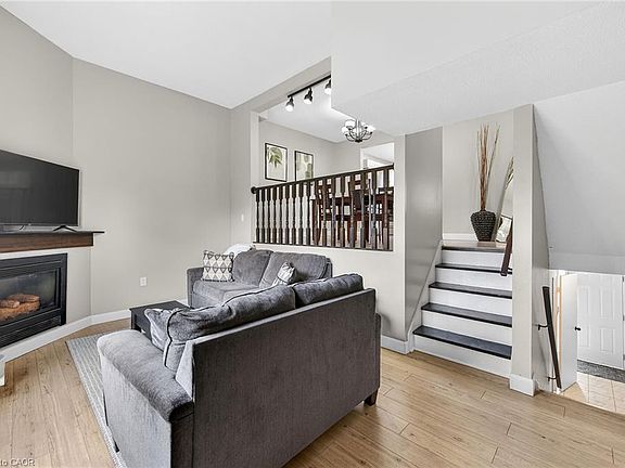 5th image of 23 Rosedale Ct