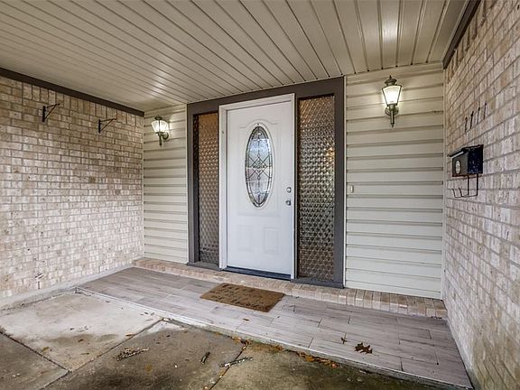 2nd image of 2711 Livingston Dr