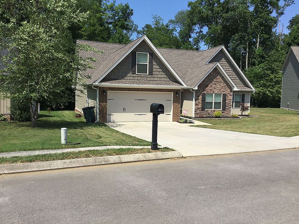 1st image of 3074 Pin Oaks Cir NE