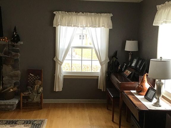 5th image of 7 Haviland Dr