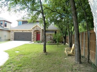 421 Brewer St, Grapevine, TX 76051