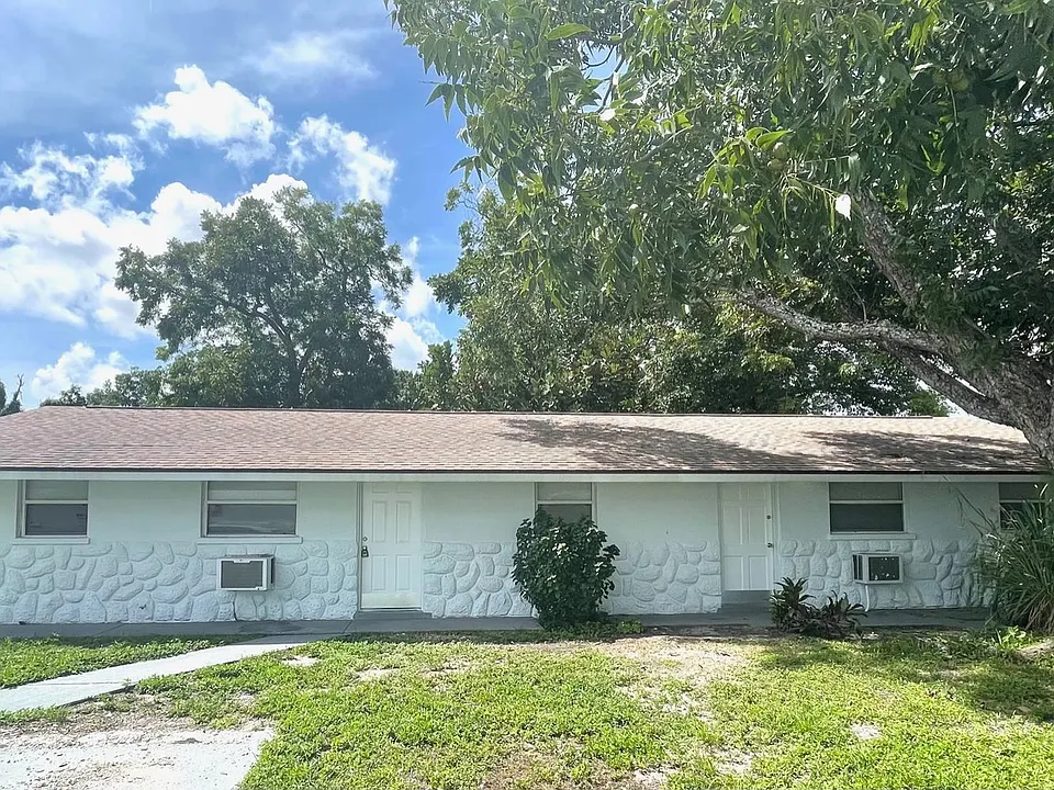 319 & 321 9th St Dr W