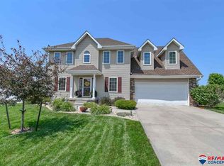 810 E 9th St, Hickman, NE 68372