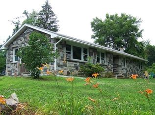 265 Lammey Rd, Elverson, PA 19520