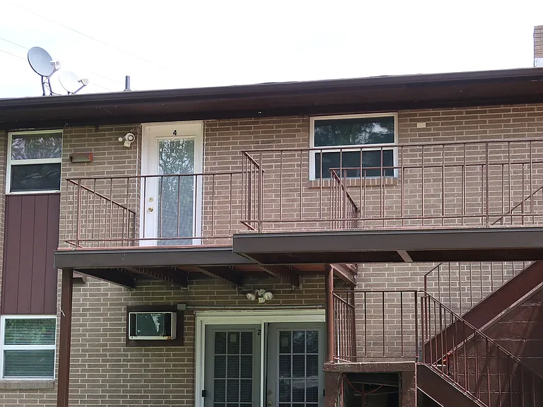 2515 McKee Ave SW #4 — Photo 2
