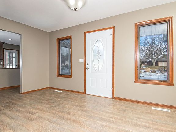 2nd image of 6533 Ashdale Close