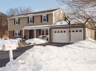 2878 Saddle Ridge Dr, Yorktown Heights, NY 10598