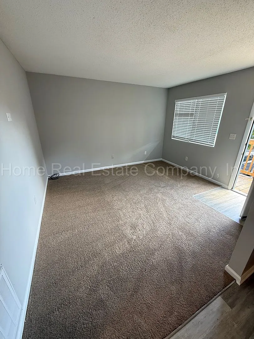 1002 Salisbury St — Photo 2