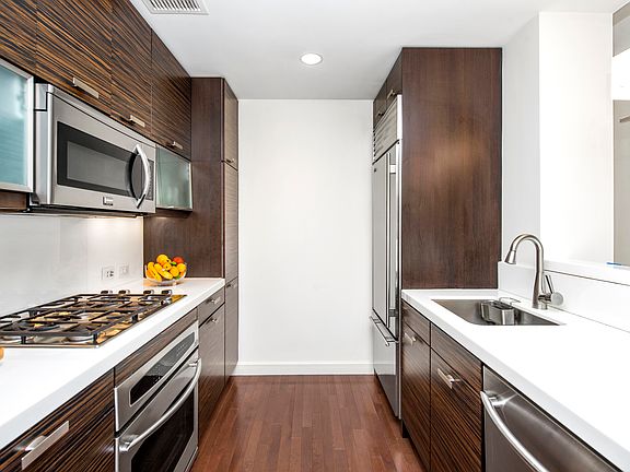 3rd image of 225 E 34th St APT 6G