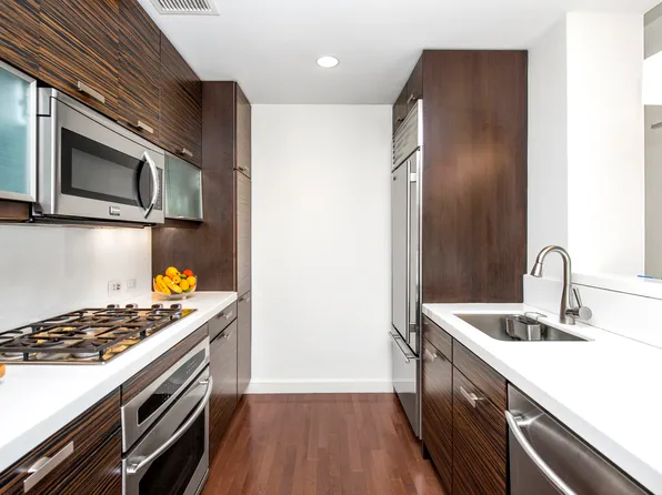 225 East 34th Street 3G image 2 of 17