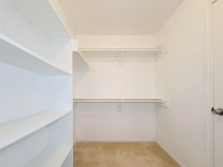 16807 Sussex Dr — Photo 31
