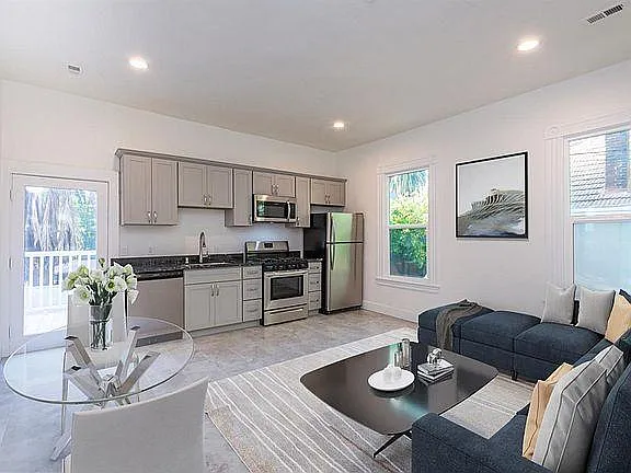 2123 3rd St #B — Photo 2