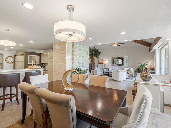 5th image of 208 Kavenish Dr #208