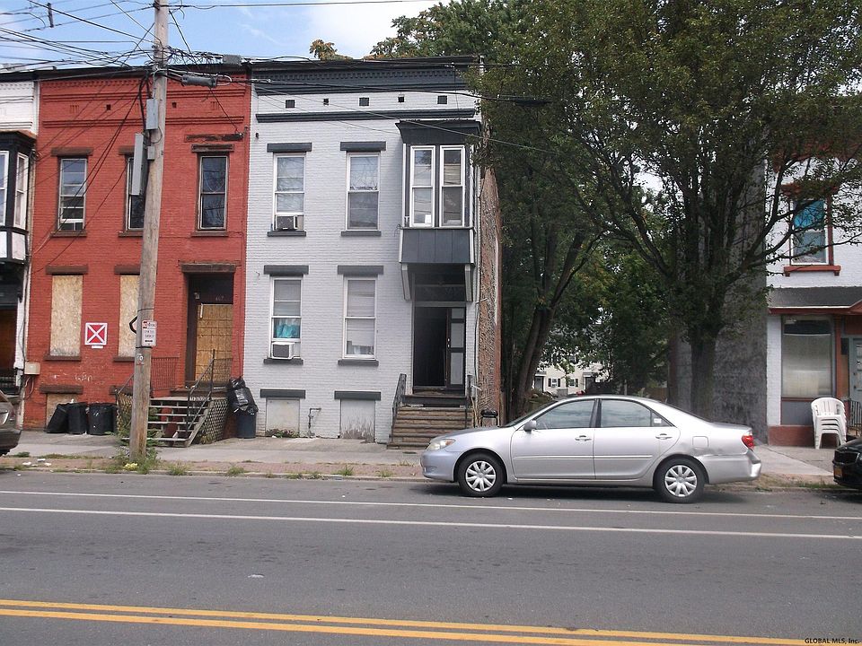 2nd image of 605 Clinton Ave