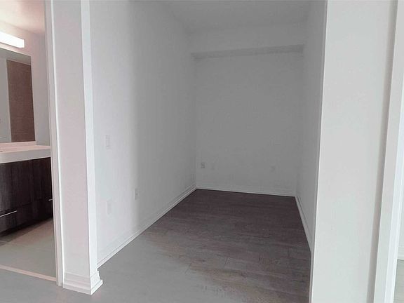 5th image of 251 Jarvis St #4812