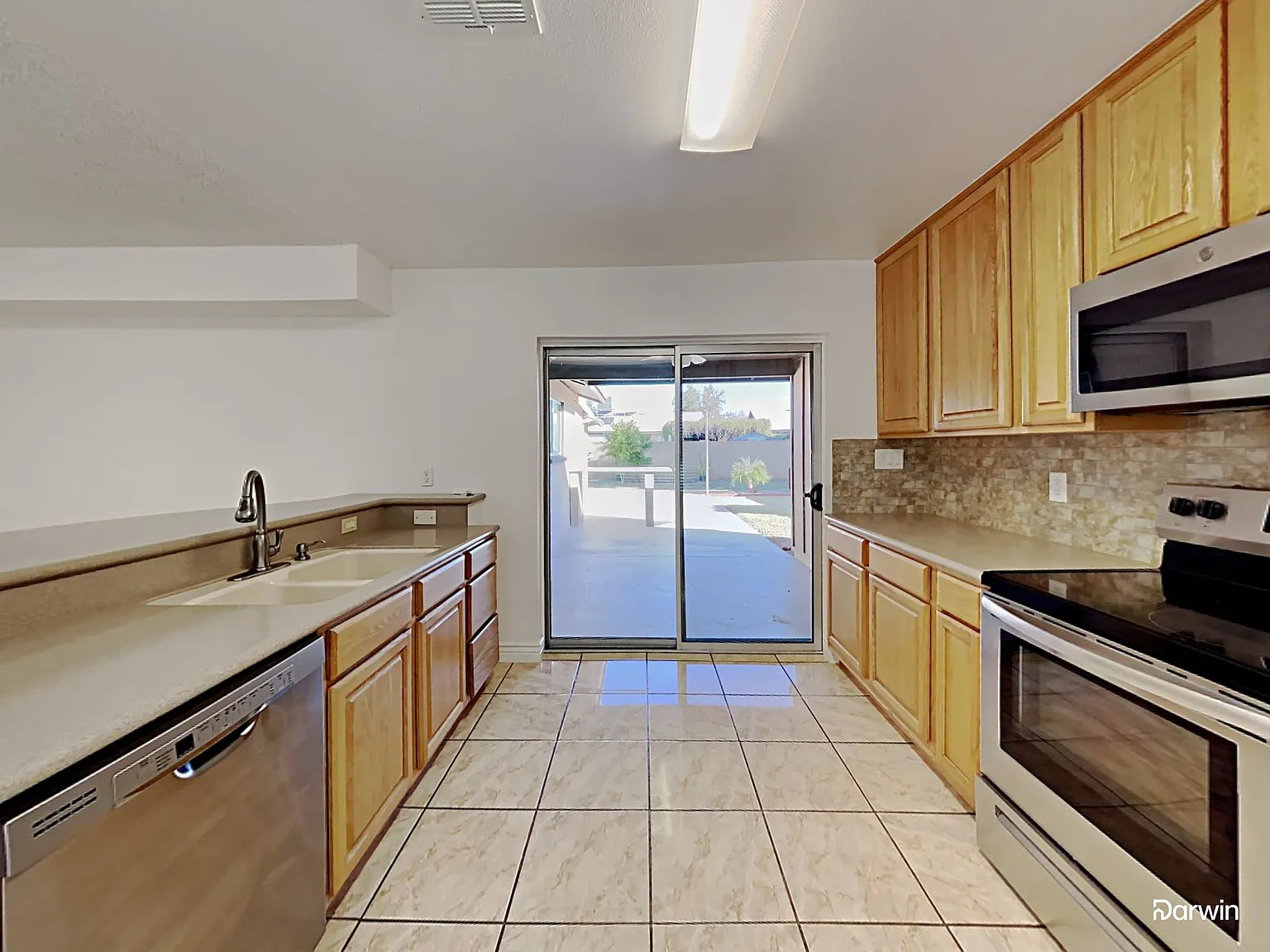 3 bed, 2.0 bath, 1593 sqft, $2,015 — Photo 3