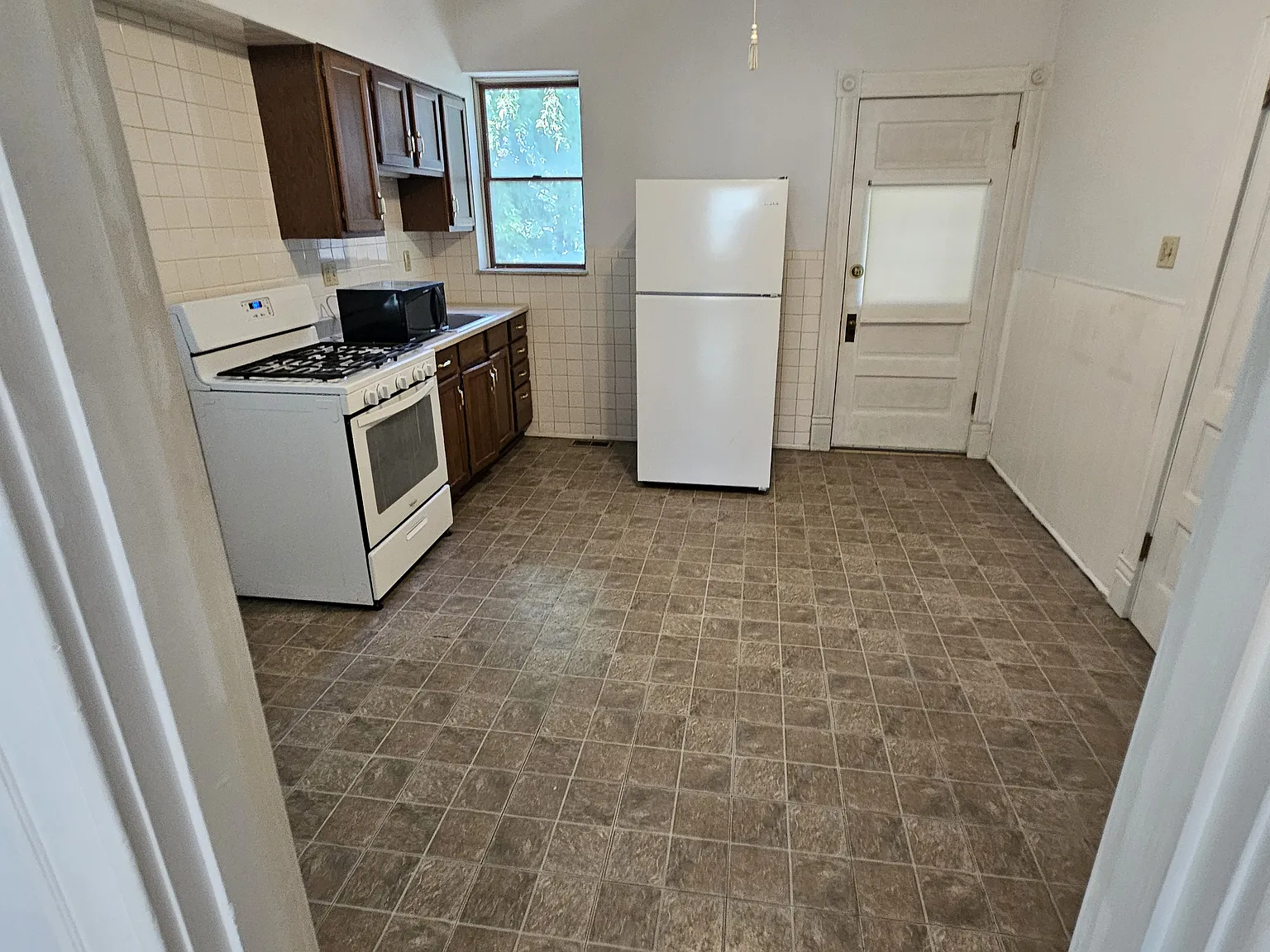 1 bed, 700 sqft, $900 — Photo 3
