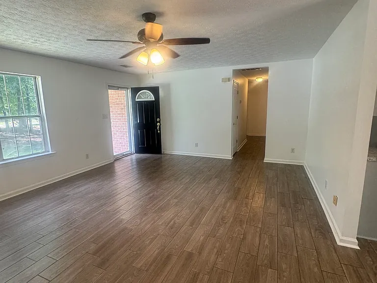 105 Fox Trail Pl — Photo 4