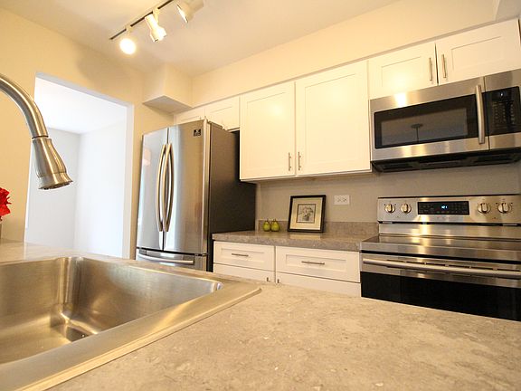 4th image of 5704 W 128th St #2A