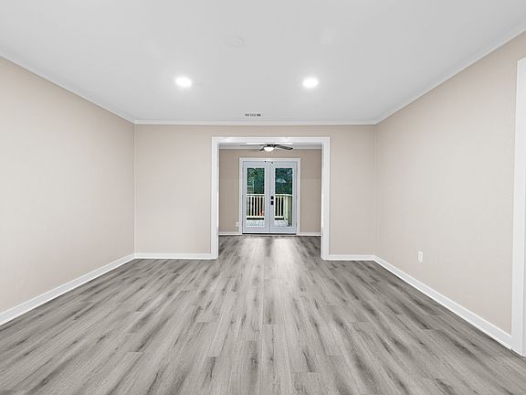 4th image of 1407 Valley Dr