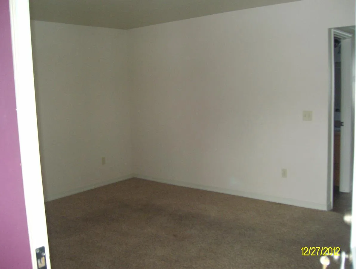 3 bed, 1.5 bath, 1100 sqft, $1,950 — Photo 2