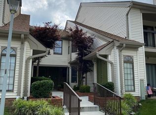 1412 Pebble Pl #12, Parlin, NJ 08859