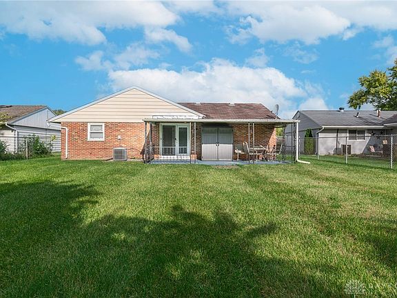 3rd image of 34 Patti Dr