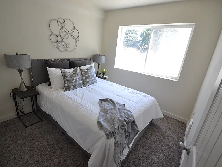 560 SW Paiute St #B — Photo 16