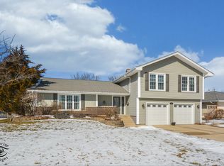 2S058 Taylor Rd, Glen Ellyn, IL 60137