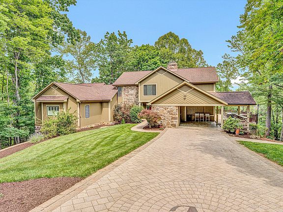 2nd image of 200 Fairway Dr