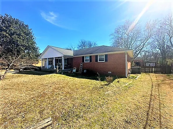 1106 Bagley Dr, Fayetteville, TN 37334