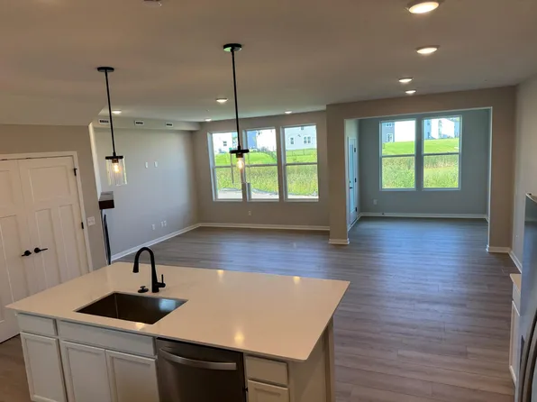 12833 Sawyer Ln, Rogers, MN 55374