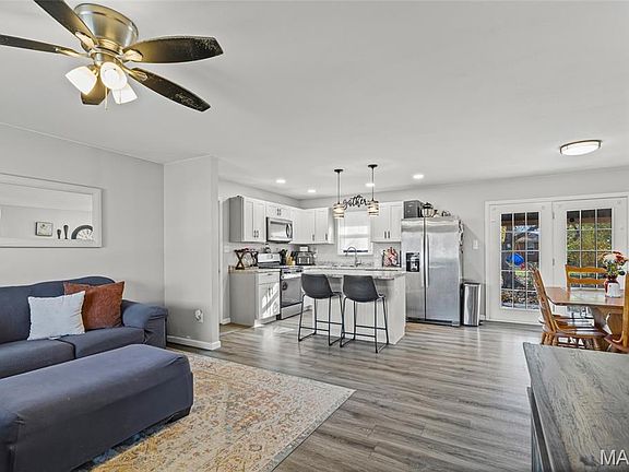 4th image of 65 Cambridge Dr