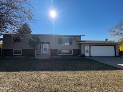 801 10th St NE, Beulah, ND, 58523