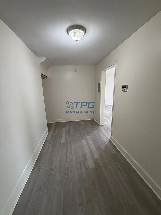 Building Photo - 130 Milford Ave #1